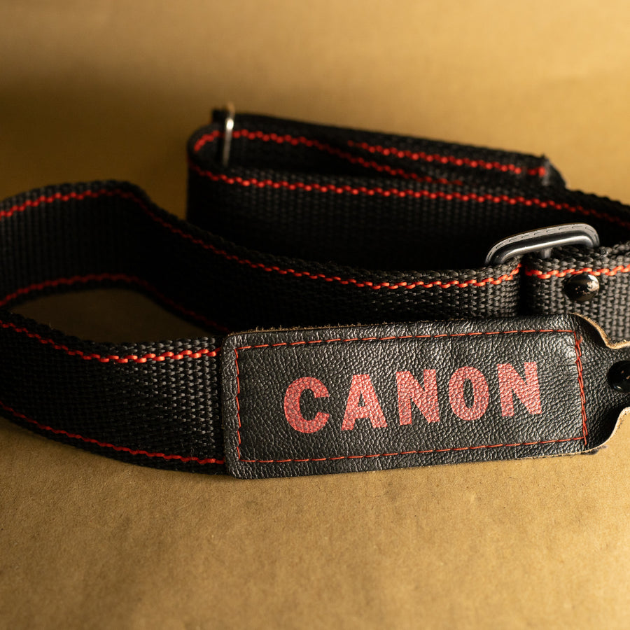 Bracelet Canon vintage avec logo rouge 