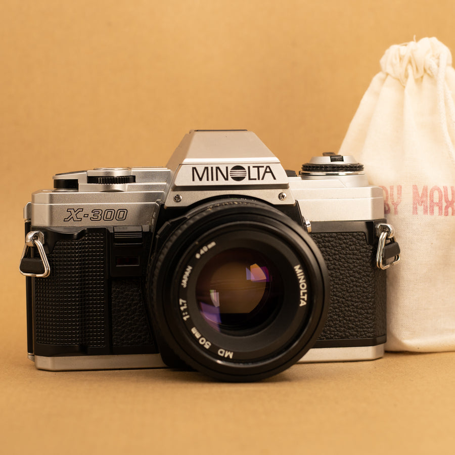 Minolta X-300 con lente de 50 mm f/1.7