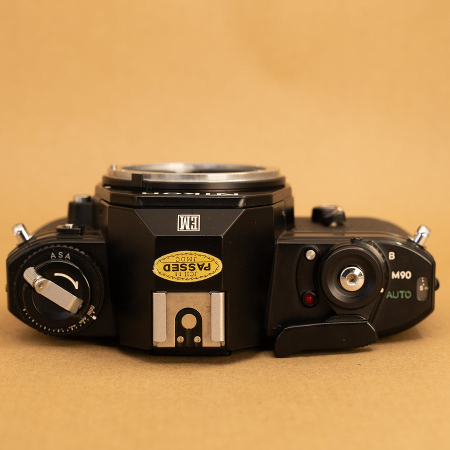 Nikon EM avec objectif Nikkor 50 mm f/1.8