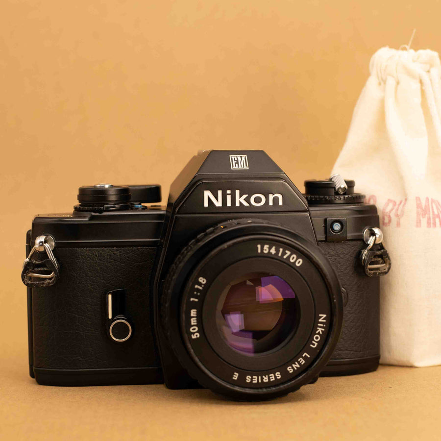 Nikon EM avec objectif Nikkor 50 mm f/1.8