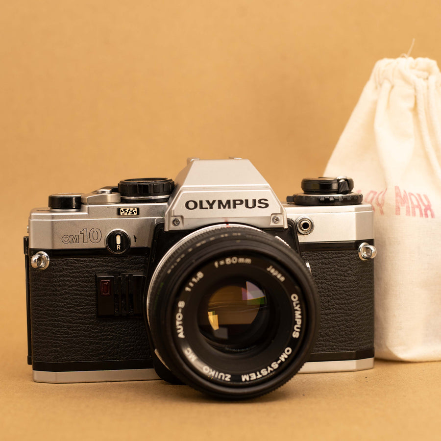 Olympus OM10 con lente de 50 mm f/1.8