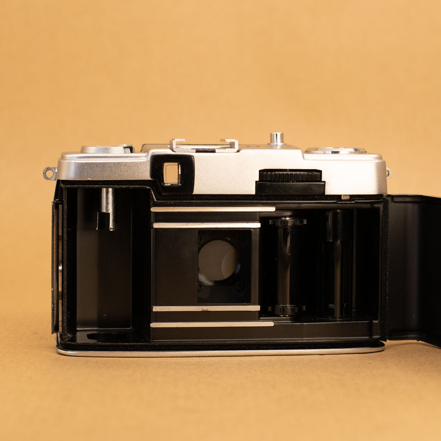 Olympus Pen EES-2 Half-frame in Burgundy