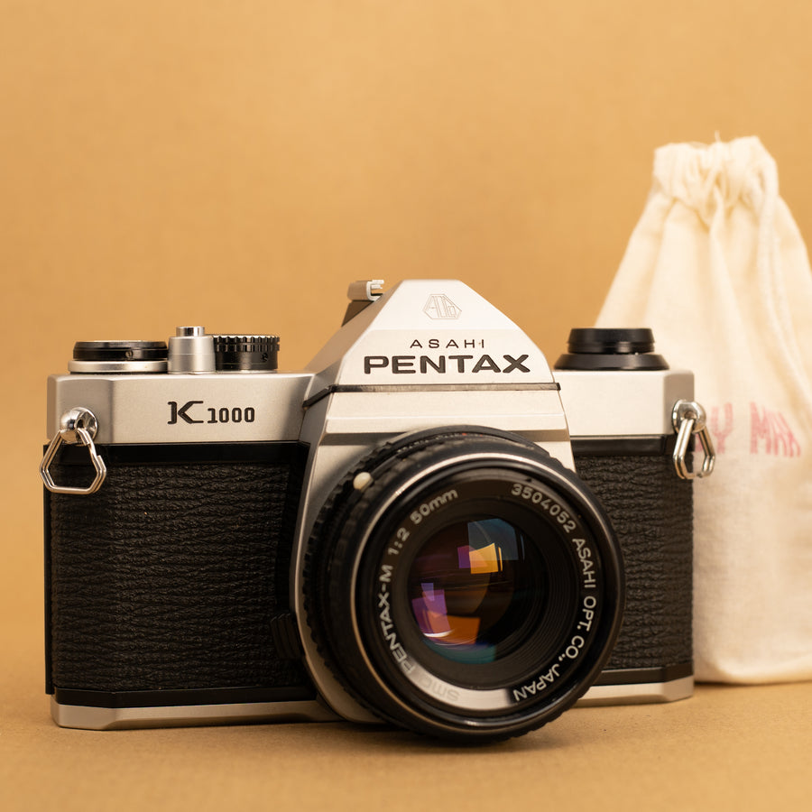 Pentax K1000 con lente de 50 mm f/2