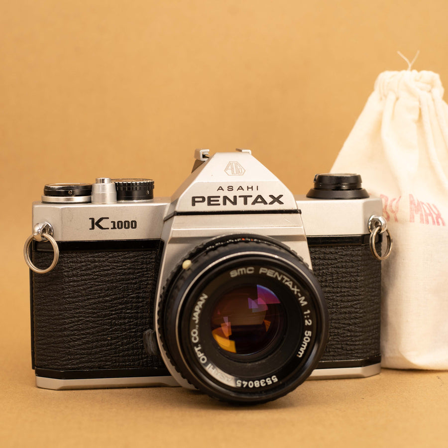 Pentax K1000 con lente de 50 mm f/2